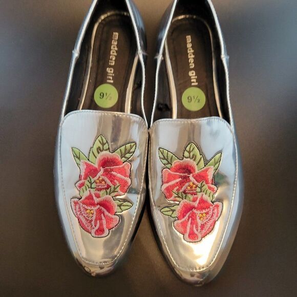 BRAN NEW MADDEN GIRL ORBITT METALLIC ROSE EMBROIDERY EMBELLISHED FLAT - Picture 4 of 15